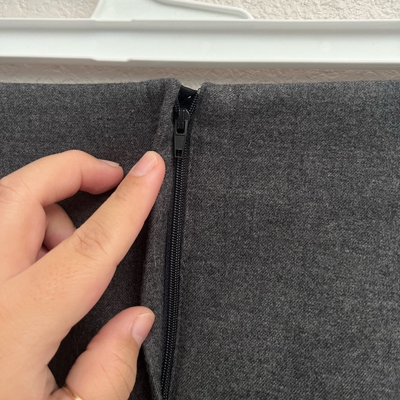 NWT Forever 21 Grey Zipper Accent Mini Skirt Size Medium - Picture 5 of 11